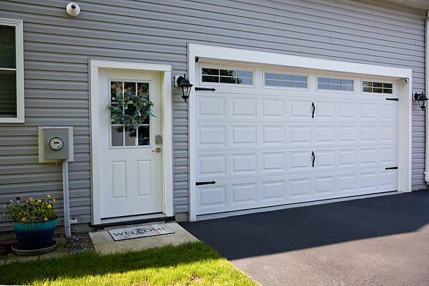 24/7 Emergency Garage Door Panel Replacement experts in Wahpeton, ND